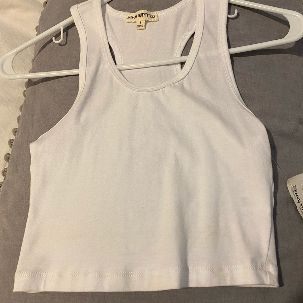 Brand new white scoop neck crop tank